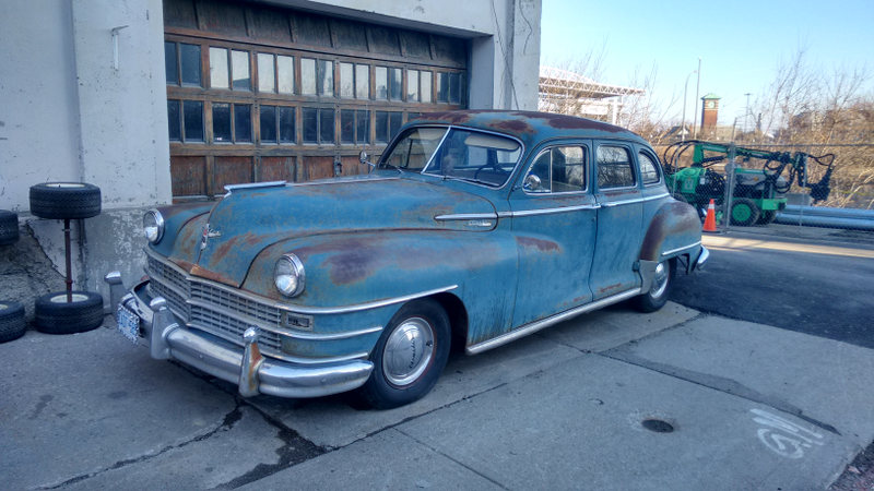 Illustration for article titled Ohh, an old Chevy sedan.